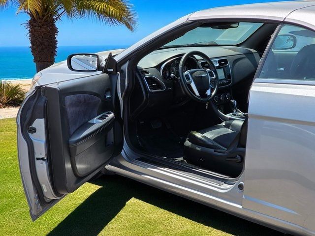 2014 Chrysler 200 2dr Convertible S - 22848599 - 40