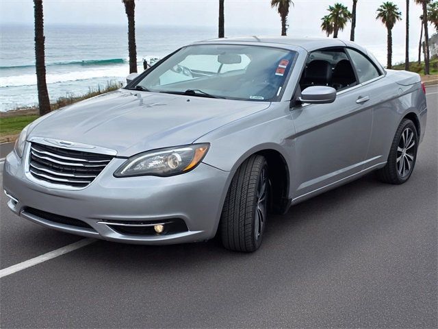 2014 Chrysler 200 2dr Convertible S - 22848599 - 4