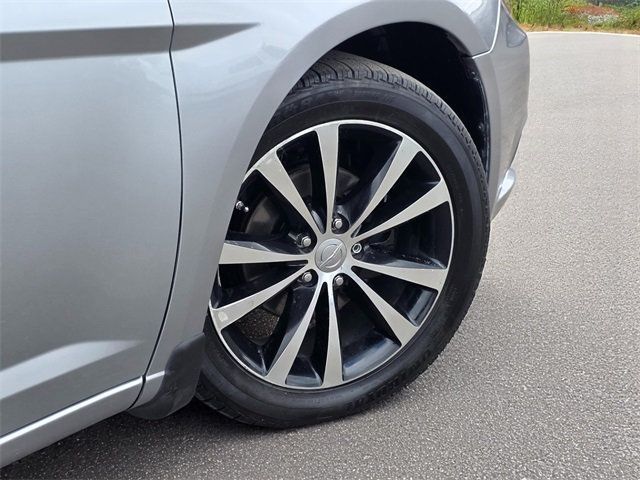 2014 Chrysler 200 2dr Convertible S - 22848599 - 8