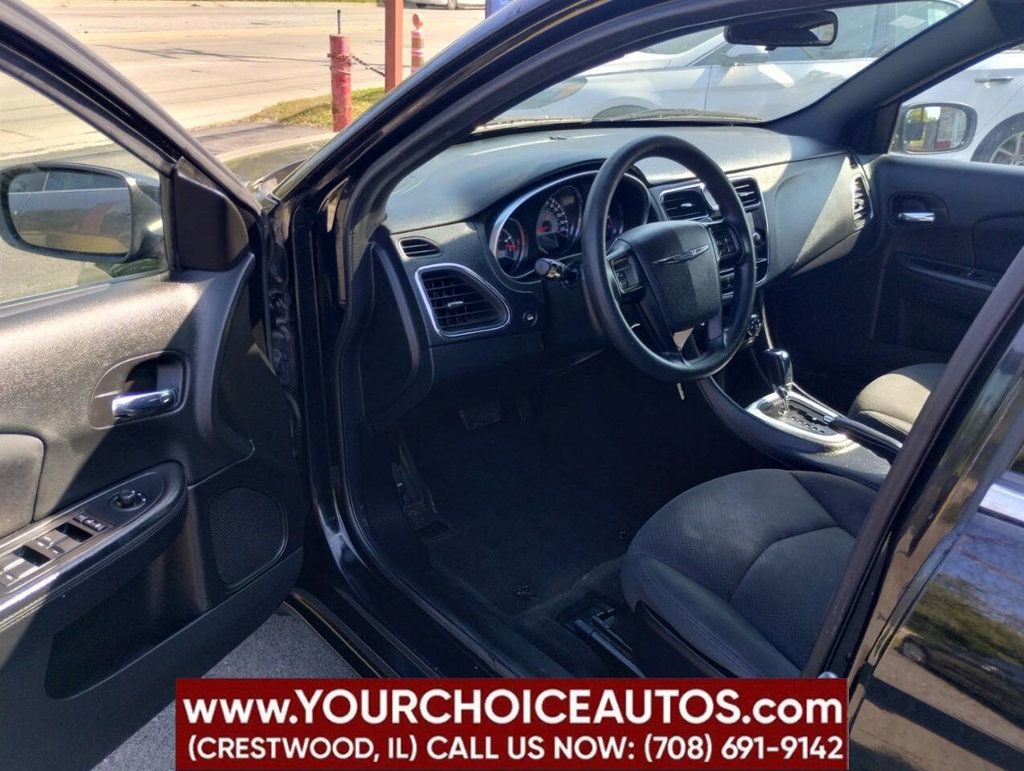 2014 Chrysler 200 4dr Sedan LX - 22915531 - 11