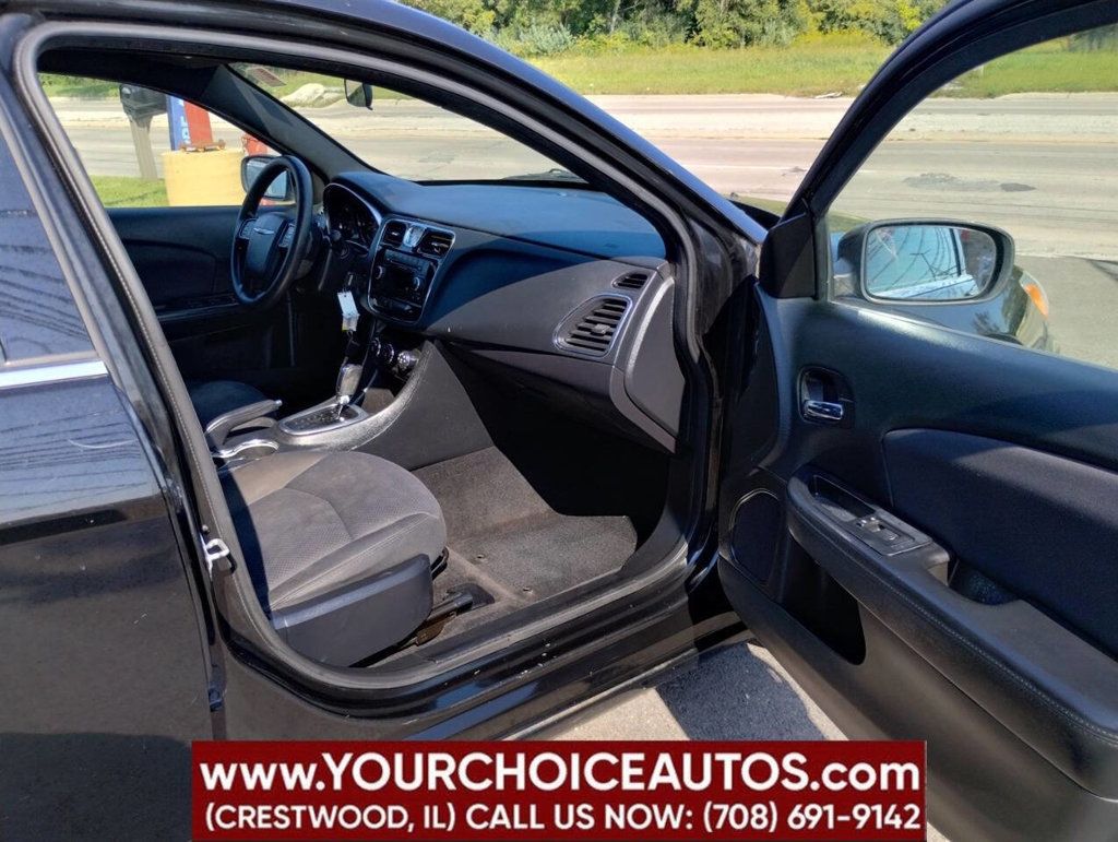 2014 Chrysler 200 4dr Sedan LX - 22915531 - 18