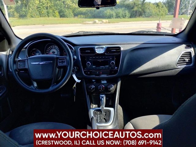 2014 Chrysler 200 4dr Sedan LX - 22915531 - 32