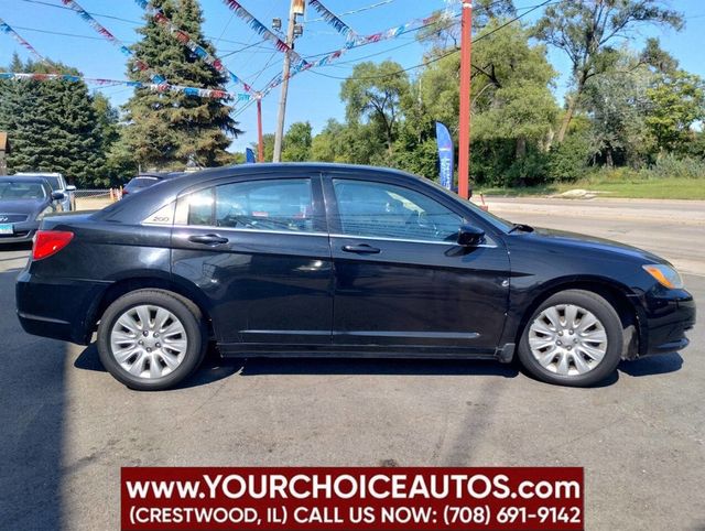 2014 Chrysler 200 4dr Sedan LX - 22915531 - 5