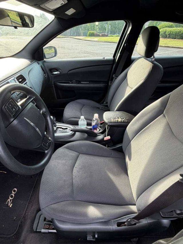 2014 Chrysler 200 4dr Sedan LX - 23039292 - 8