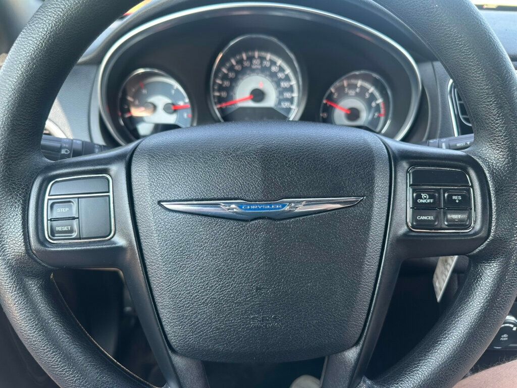 2014 Chrysler 200 4dr Sedan LX - 23059096 - 11