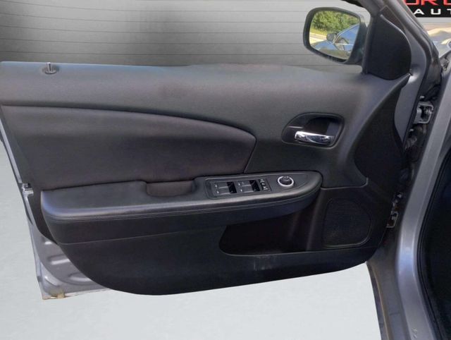 2014 Chrysler 200 4dr Sedan Touring - 22925110 - 10