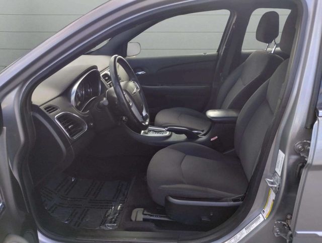 2014 Chrysler 200 4dr Sedan Touring - 22925110 - 13