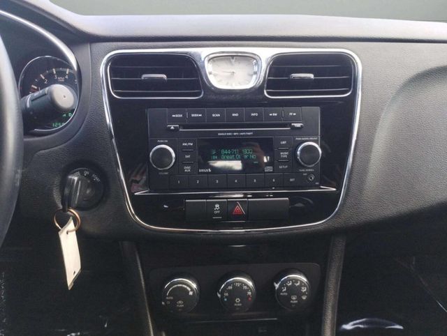 2014 Chrysler 200 4dr Sedan Touring - 22925110 - 26