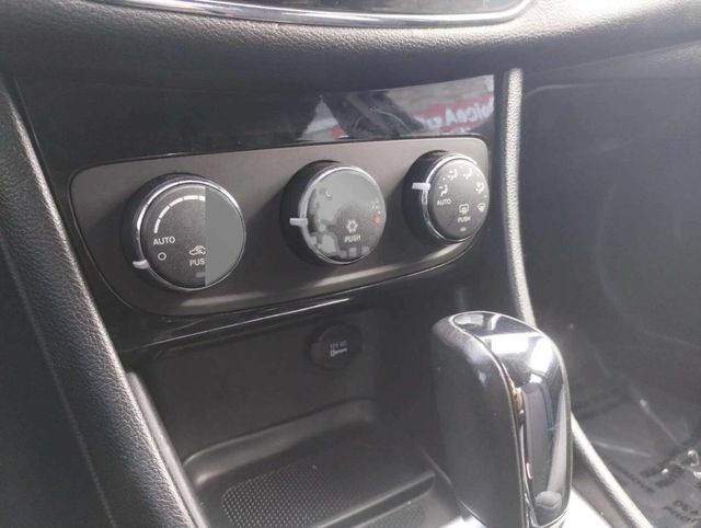 2014 Chrysler 200 4dr Sedan Touring - 22925110 - 27