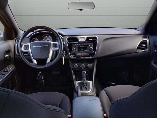 2014 Chrysler 200 4dr Sedan Touring - 22925110 - 30