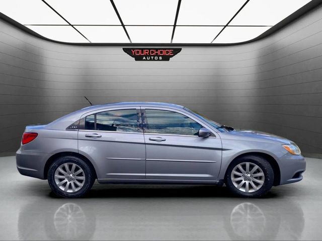 2014 Chrysler 200 4dr Sedan Touring - 22925110 - 5