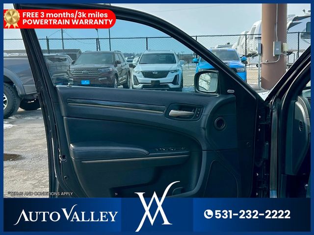 2014 Chrysler 300 300C John Varvatos Limited Edition Sedan 4D - 22989945 - 11