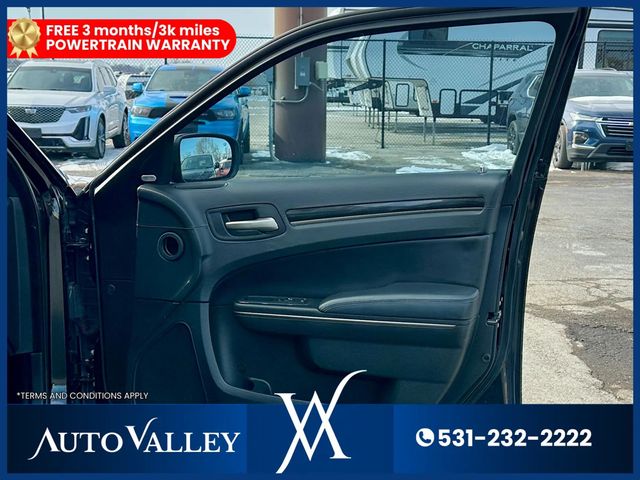 2014 Chrysler 300 300C John Varvatos Limited Edition Sedan 4D - 22989945 - 17