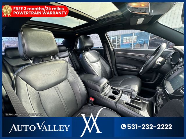 2014 Chrysler 300 300C John Varvatos Limited Edition Sedan 4D - 22989945 - 19