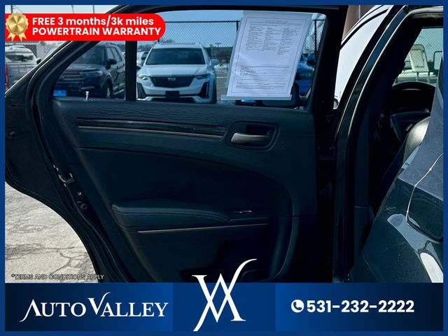 2014 Chrysler 300 300C John Varvatos Limited Edition Sedan 4D - 22989945 - 21