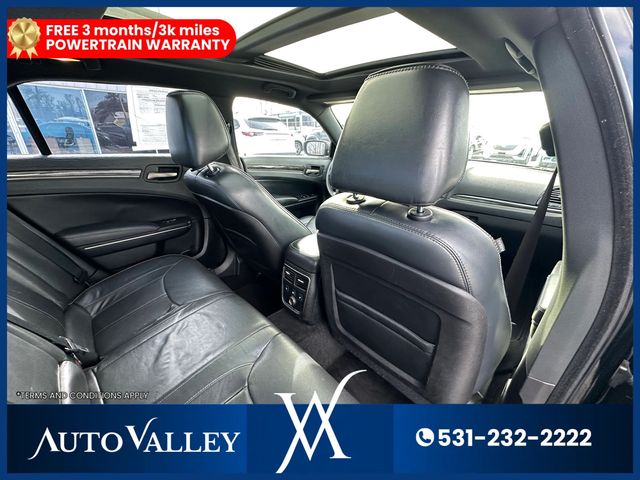 2014 Chrysler 300 300C John Varvatos Limited Edition Sedan 4D - 22989945 - 28