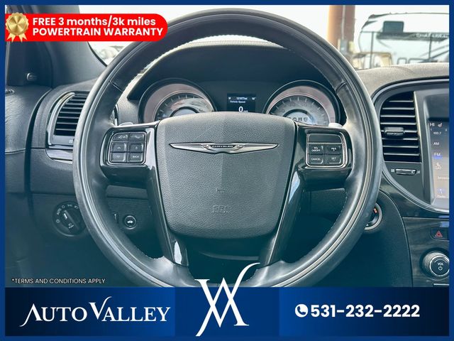 2014 Chrysler 300 300C John Varvatos Limited Edition Sedan 4D - 22989945 - 32