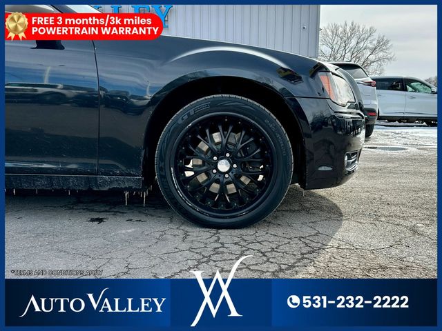 2014 Chrysler 300 300C John Varvatos Limited Edition Sedan 4D - 22989945 - 8