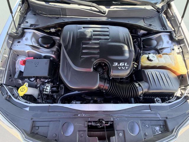 2014 Chrysler 300 4dr Sedan 300C AWD - 23045956 - 8