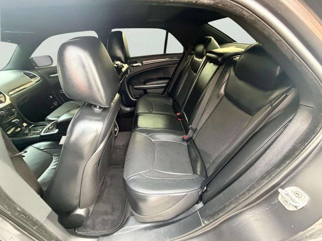 2014 Chrysler 300 4dr Sedan 300C RWD - 23058654 - 24