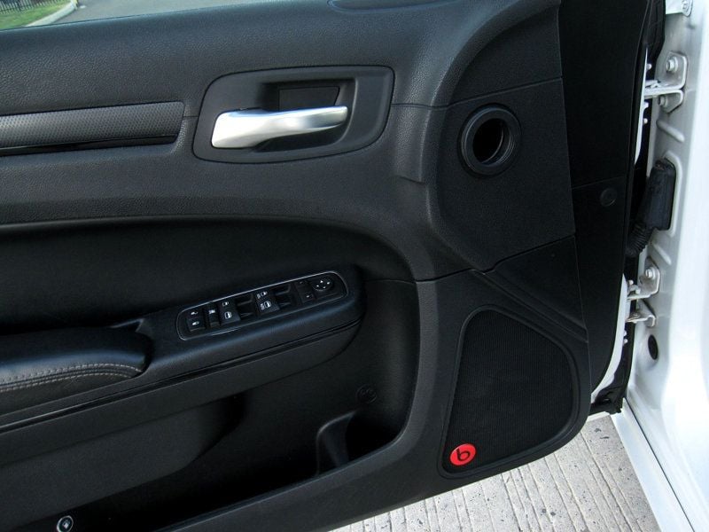 2014 Chrysler 300 photo 16