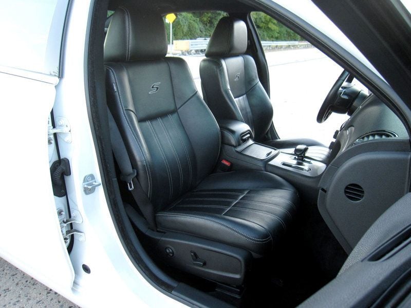 2014 Chrysler 300 photo 22