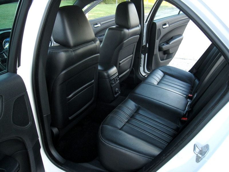 2014 Chrysler 300 photo 26