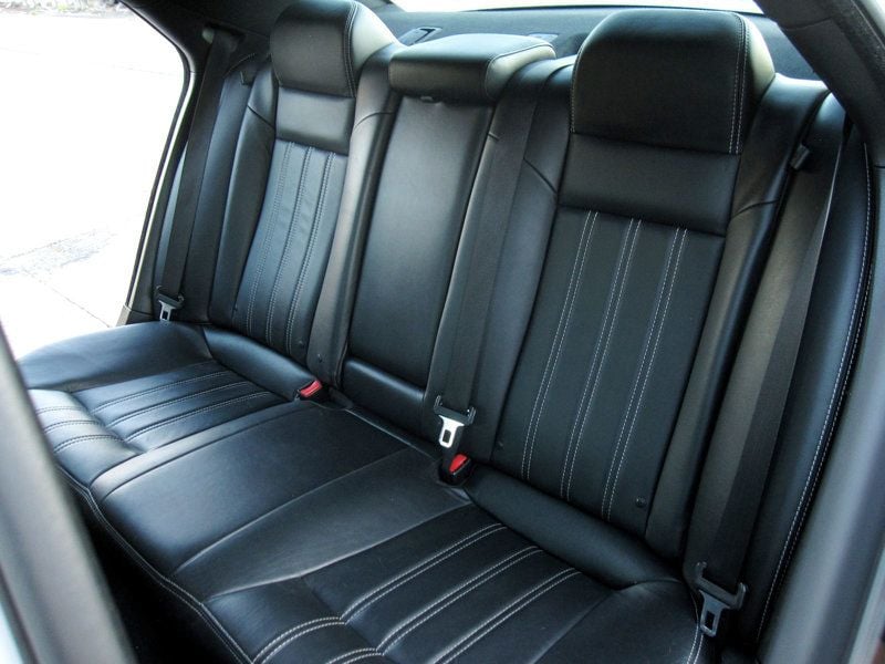 2014 Chrysler 300 photo 27