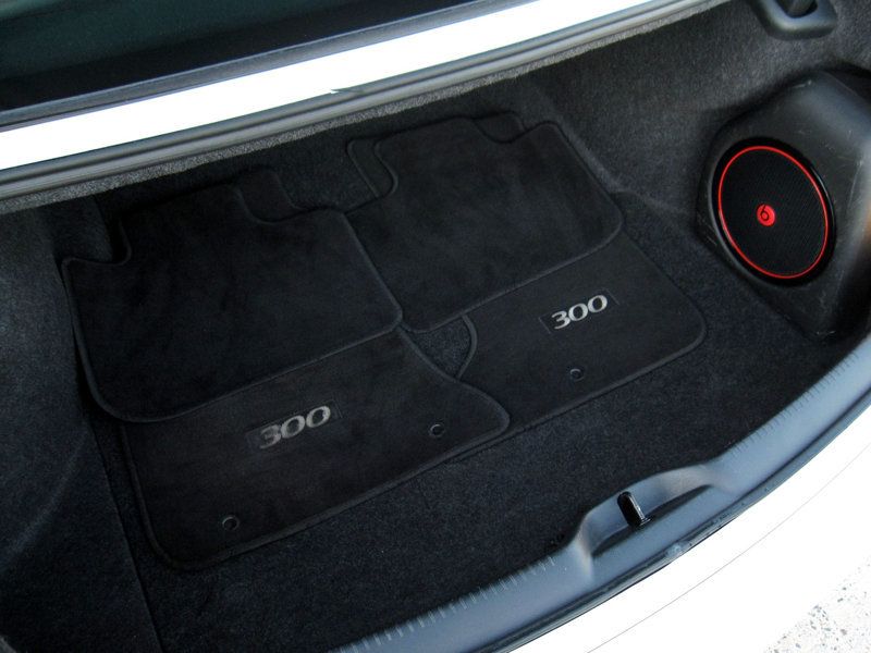 2014 Chrysler 300 photo 29
