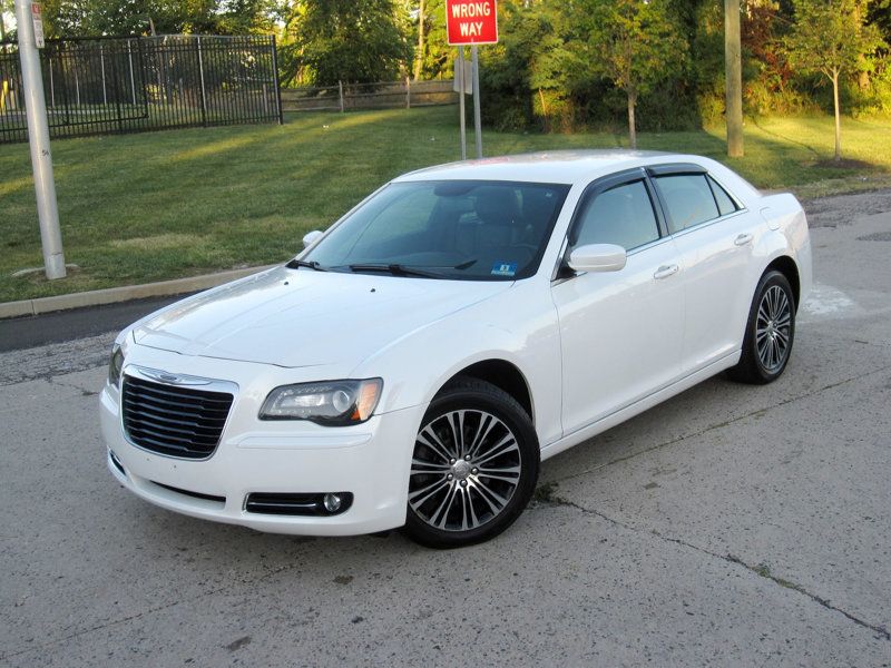 2014 Chrysler 300 photo 3