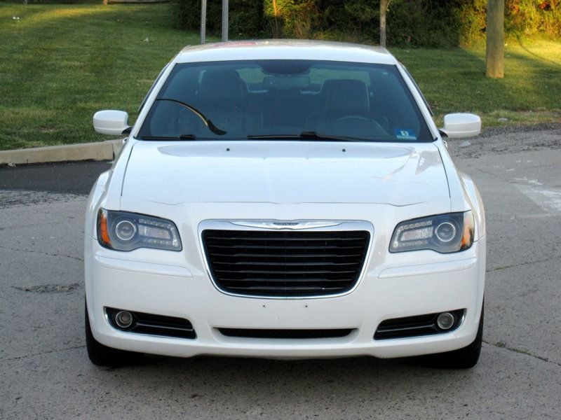 2014 Chrysler 300 photo 4