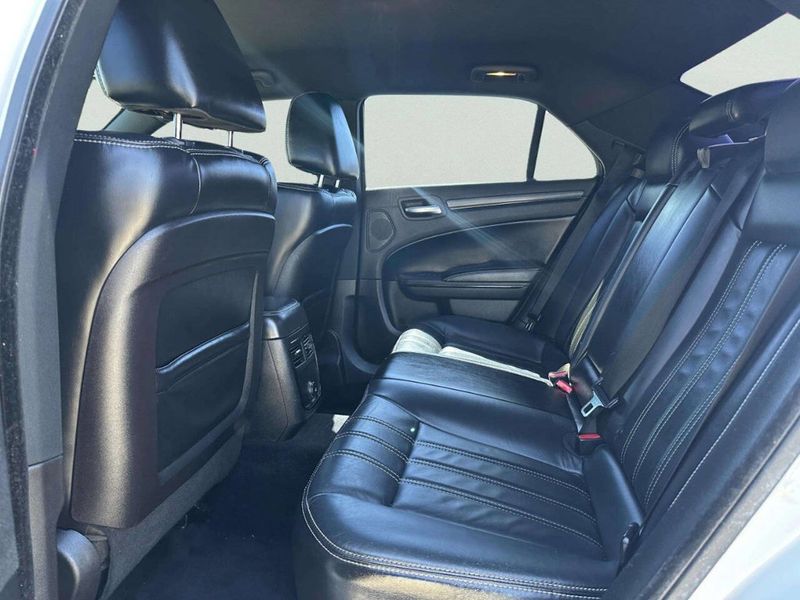 2014 Chrysler 300 4dr Sedan 300S AWD - 23010045 - 10