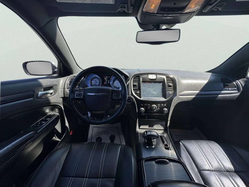 2014 Chrysler 300 4dr Sedan 300S AWD - 23010045 - 18