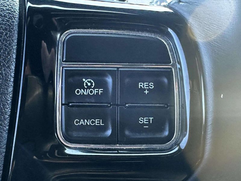 2014 Chrysler 300 4dr Sedan 300S AWD - 23010045 - 28