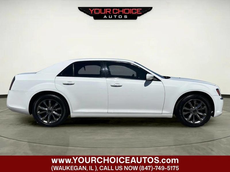 2014 Chrysler 300 4dr Sedan 300S AWD - 23010045 - 5