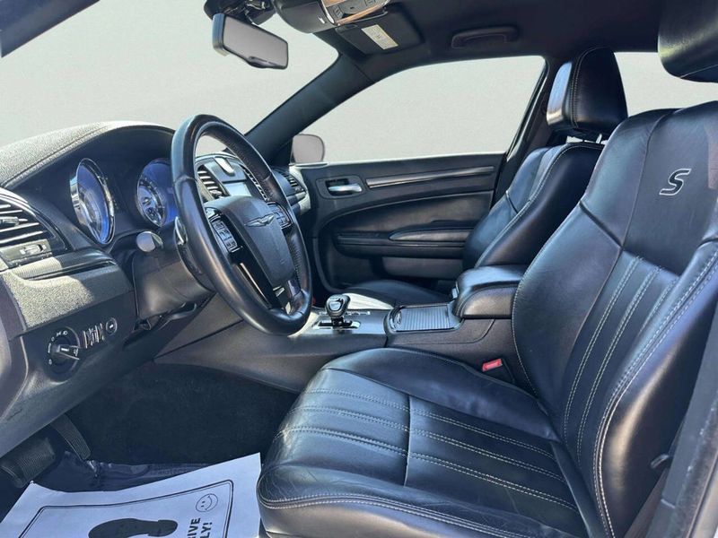 2014 Chrysler 300 4dr Sedan 300S AWD - 23010045 - 8