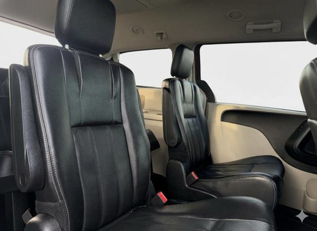 2014 Chrysler Town and Country Touring - DVD Player - Bluetooth - Comfort Meets Function - 22939174 - 14