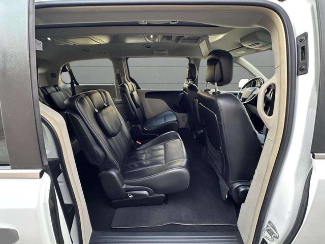 2014 Chrysler Town & Country 4dr Wagon Touring - 22934153 - 25