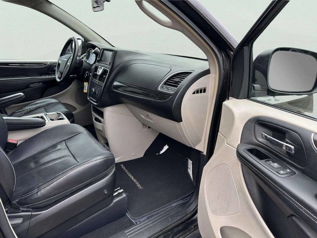 2014 Chrysler Town & Country 4dr Wagon Touring - 22968925 - 18