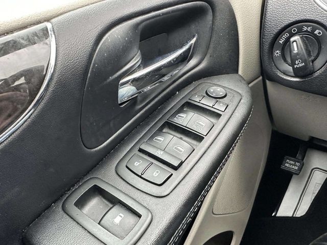 2014 Chrysler Town & Country 4dr Wagon Touring - 22968925 - 25