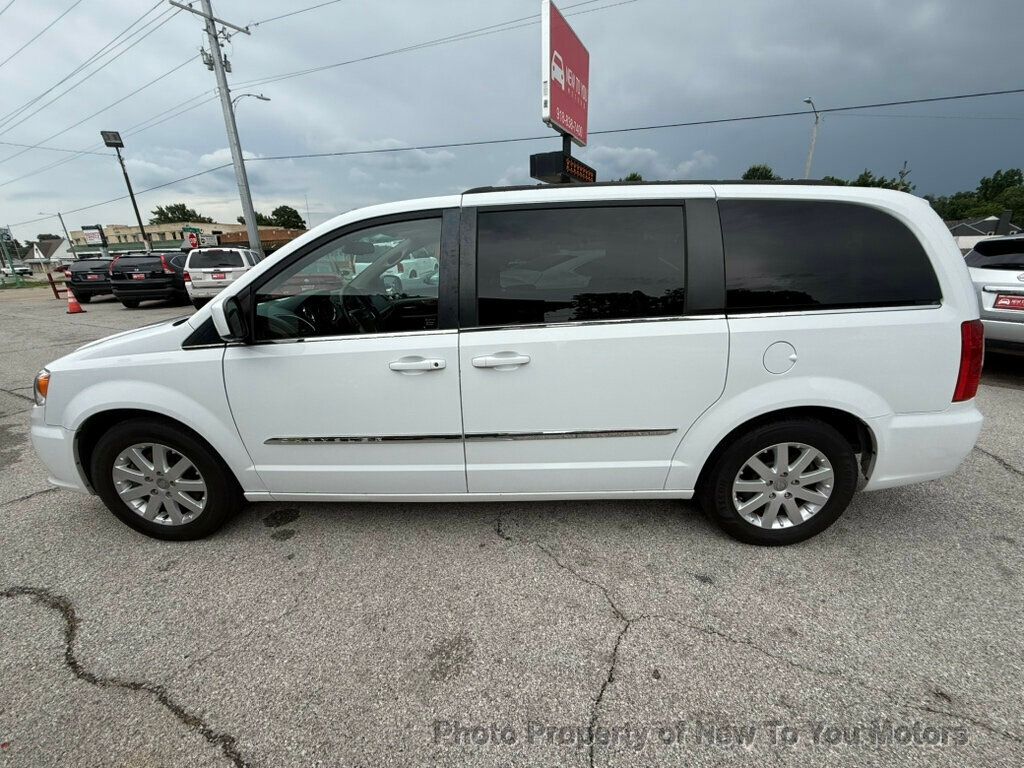 2014 Chrysler Town & Country Touring photo 10