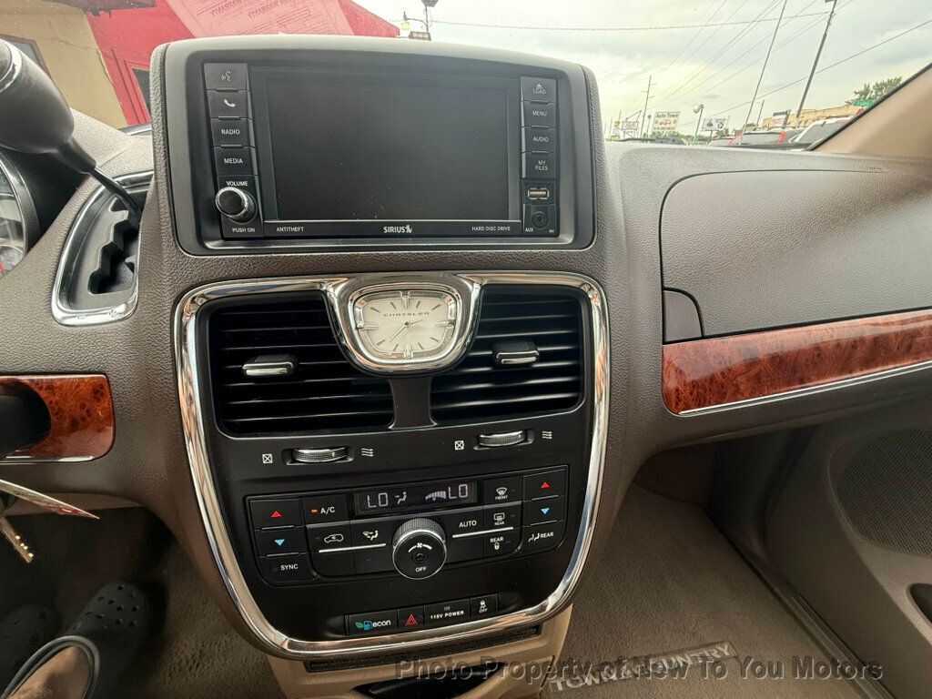 2014 Chrysler Town & Country Touring photo 12