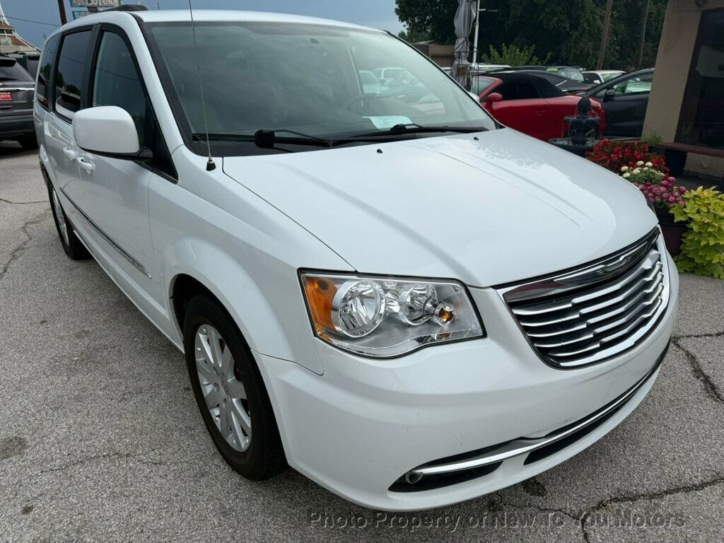 2014 Chrysler Town & Country Touring photo 22