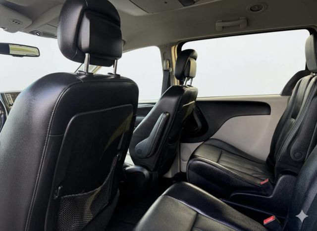 2014 Chrysler Town & Country 4dr Wagon Touring - 22939174 - 11