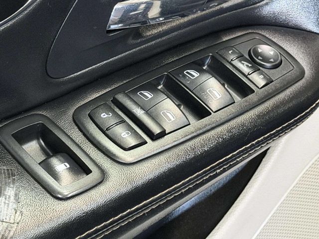 2014 Chrysler Town & Country 4dr Wagon Touring-L 30th Anniversary - 22959746 - 14