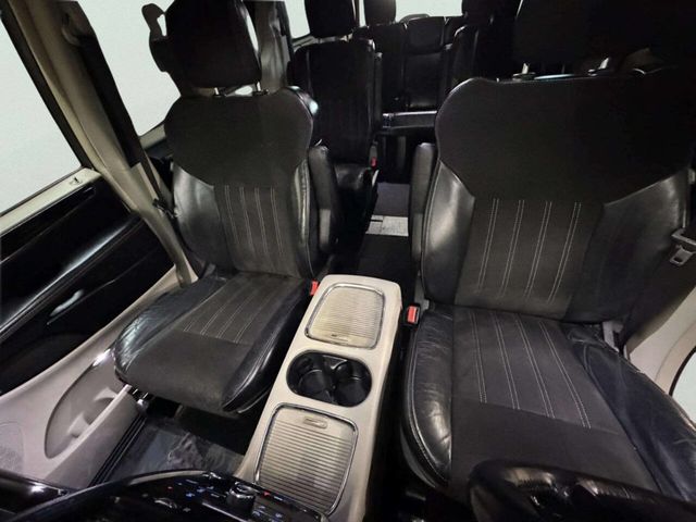 2014 Chrysler Town & Country 4dr Wagon Touring-L 30th Anniversary - 22959746 - 17