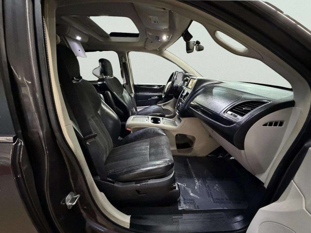 2014 Chrysler Town & Country 4dr Wagon Touring-L 30th Anniversary - 22959746 - 29