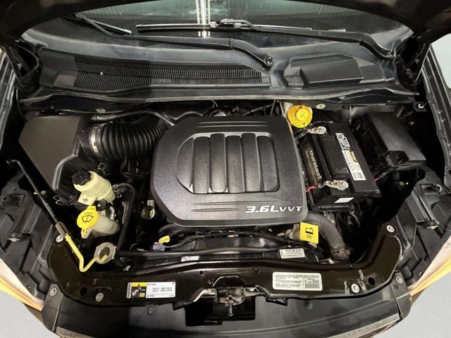 2014 Chrysler Town & Country 4dr Wagon Touring-L 30th Anniversary - 22959746 - 30