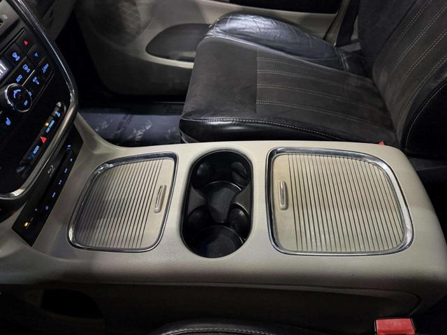 2014 Chrysler Town & Country 4dr Wagon Touring-L 30th Anniversary - 22959746 - 45