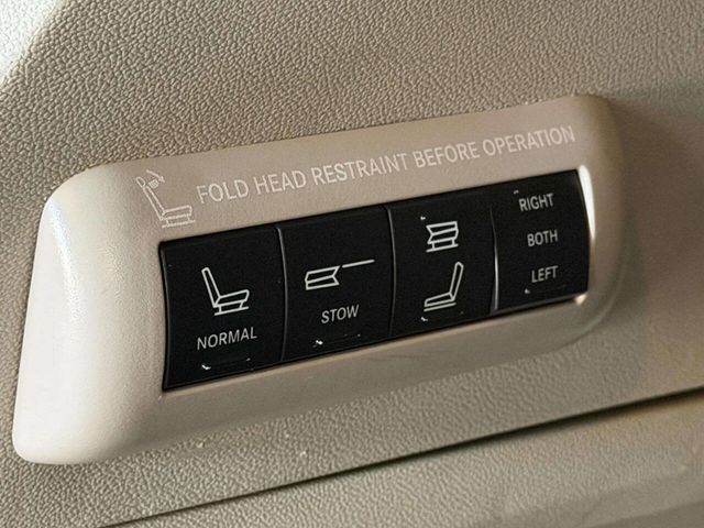 2014 Chrysler Town & Country 4dr Wagon Touring-L 30th Anniversary - 22959746 - 5